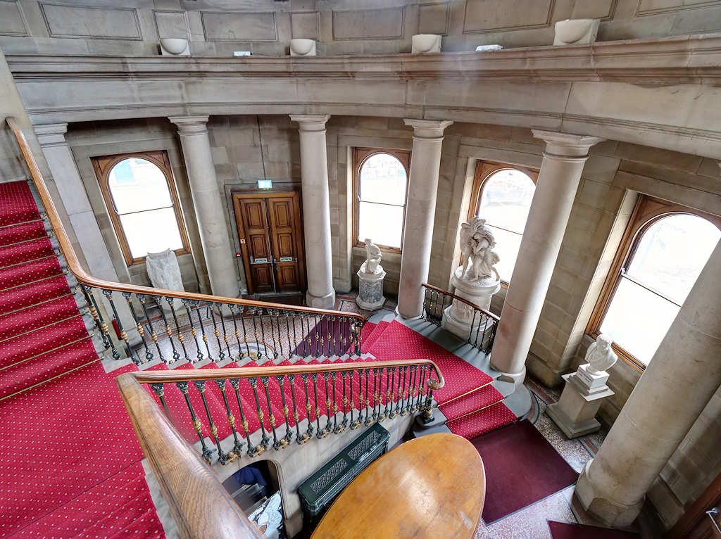 A grand staircase, the night of the death